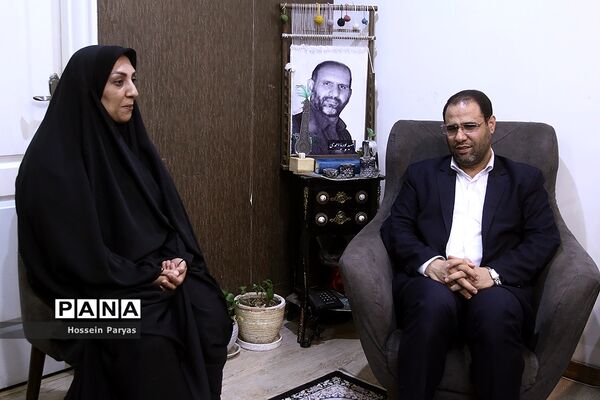 دیدار وزیر آموزش و پرورش با خانواده شهید مدافع امنیت، شهید پوریا احمدی