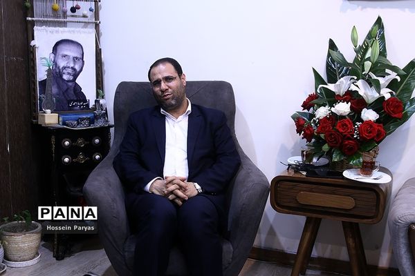 دیدار وزیر آموزش و پرورش با خانواده شهید مدافع امنیت، شهید پوریا احمدی