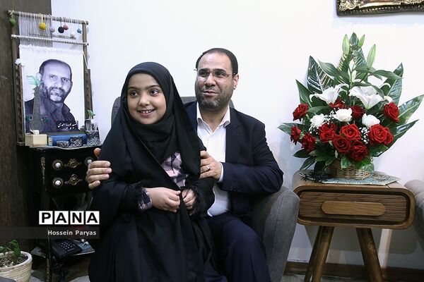 دیدار وزیر آموزش و پرورش با خانواده شهید مدافع امنیت، شهید پوریا احمدی