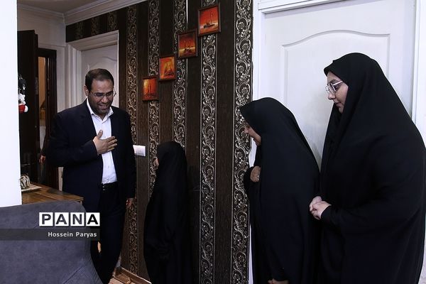 دیدار وزیر آموزش و پرورش با خانواده شهید مدافع امنیت، شهید پوریا احمدی