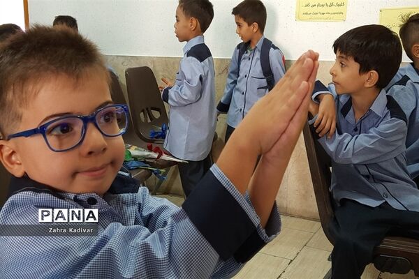نواختن زنگ شکوفه‌ها در مدرسه شاهد باقرالعلوم آباده