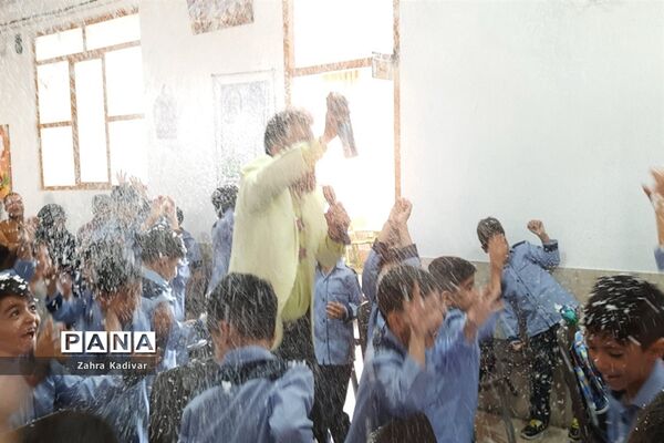 نواختن زنگ شکوفه‌ها در مدرسه شاهد باقرالعلوم آباده