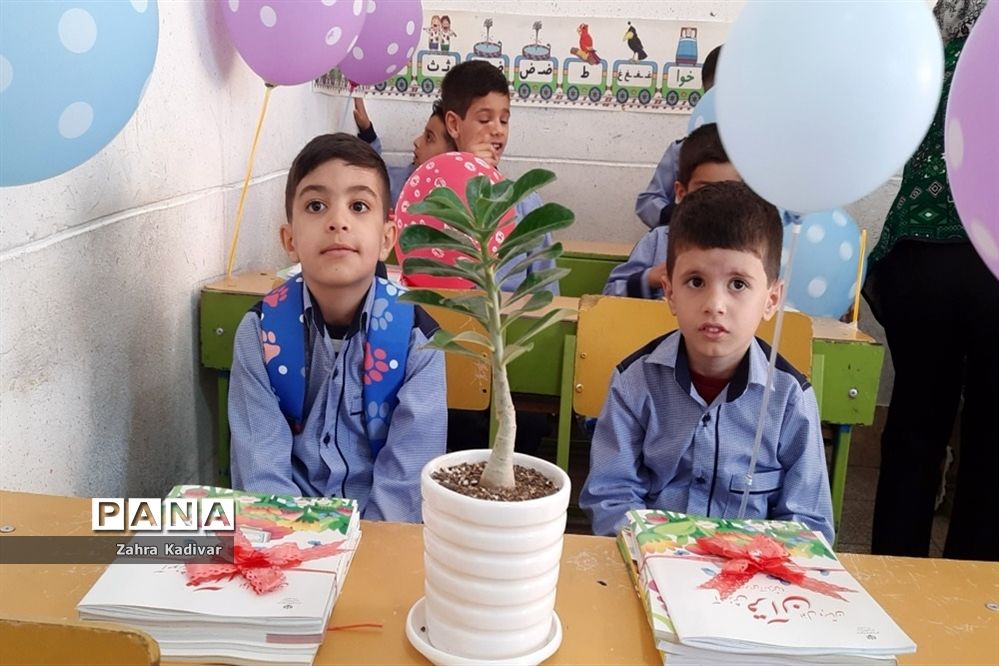 نواختن زنگ شکوفه‌ها در مدرسه شاهد باقرالعلوم آباده