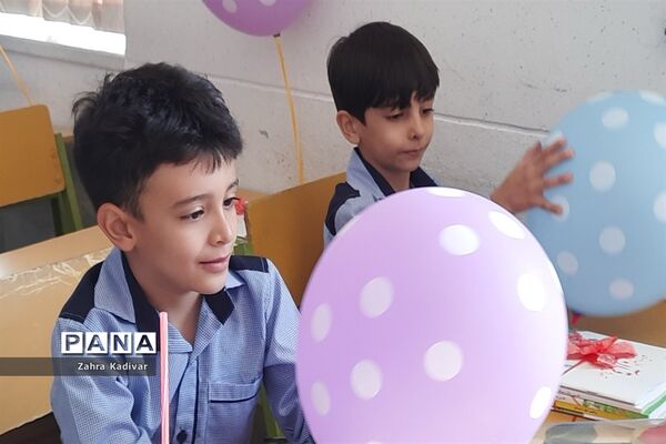 نواختن زنگ شکوفه‌ها در مدرسه شاهد باقرالعلوم آباده