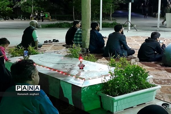 جشن ایستادگی در جوار مزار شهید گمنام به مناسبت گرامیداشت هفته دفاع مقدس