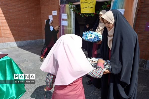 برگزاری جشن شکوفه‌ها دردبستان ریحانه طهوریان
