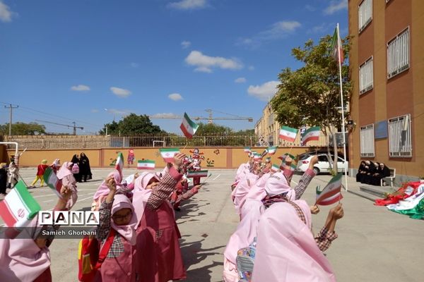 برگزاری جشن شکوفه‌ها دردبستان ریحانه طهوریان