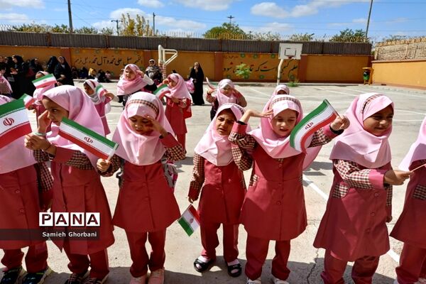برگزاری جشن شکوفه‌ها دردبستان ریحانه طهوریان