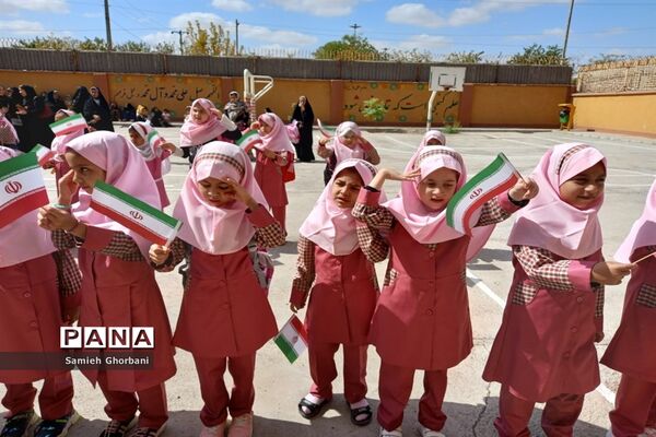 برگزاری جشن شکوفه‌ها دردبستان ریحانه طهوریان
