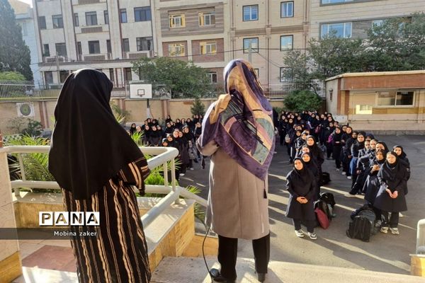 جشن سالروز آغاز امامت امام زمان در دبیرستان فرهنگ ۱۳