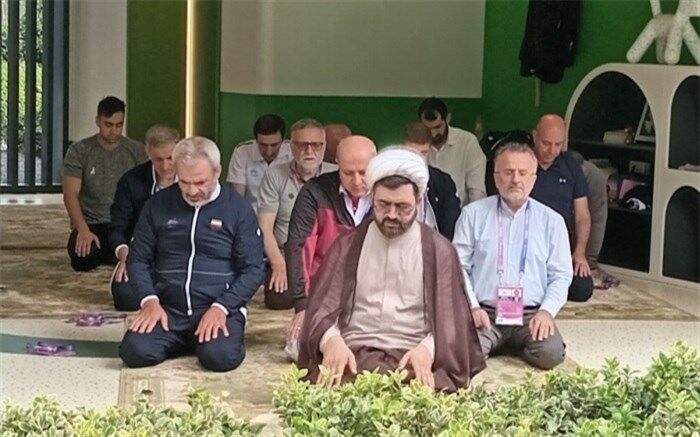 برگزاری مراسم فرهنگی و اقامه نماز در دهکده ورزشکاران