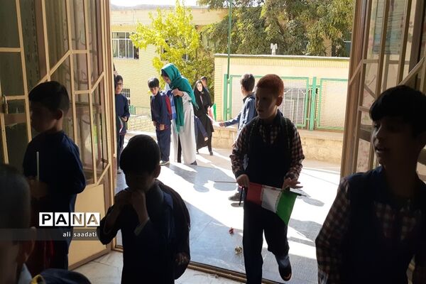 آیین نواختن زنگ مهر، ایثار و نماز در مدارس شهرستان کلات