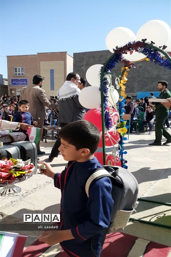 آیین نواختن زنگ مهر، ایثار و نماز در مدارس شهرستان کلات