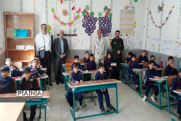 آیین نواختن زنگ مهر، ایثار و نماز در مدارس شهرستان کلات