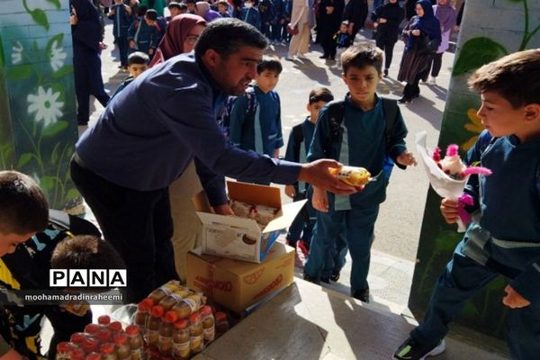 نواخته‌شدن زنگ مقاومت و ایثار در دبستان ابوعلی‌سینا شهرستان فیروزکوه