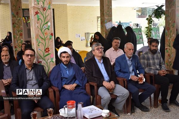 نواختن زنگ مهر و ایثار و مقاومت در مدارس بهاباد