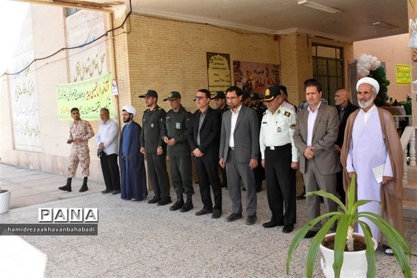 نواختن زنگ مهر و ایثار و مقاومت در مدارس بهاباد