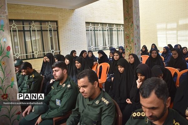 نواختن زنگ مهر و ایثار و مقاومت در مدارس بهاباد