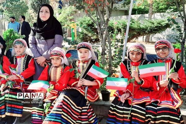 نواختن زنگ بازگشایی مدارس و ایثار و شهادت در هنرستان دخترانه فنی و حرفه‌ای فاطمه الزهرا (س)