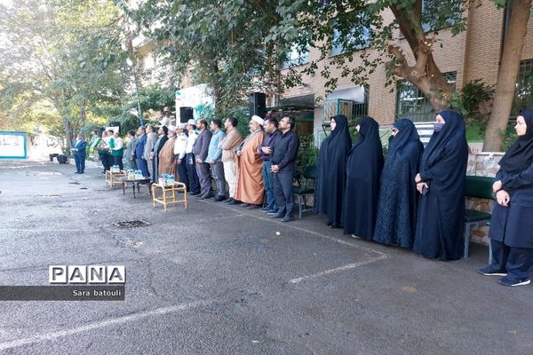 آیین نواختن زنگ مهر در منطقه ۱۸