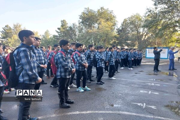 آیین نواختن زنگ مهر در منطقه ۱۸
