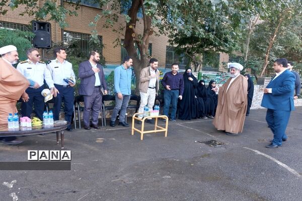 آیین نواختن زنگ مهر در منطقه ۱۸