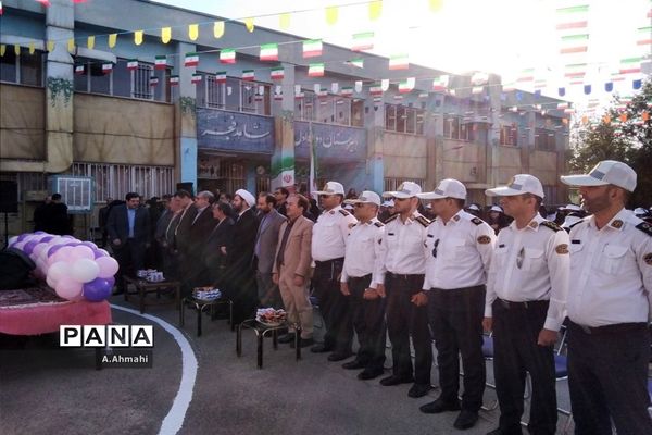 مراسم نواختن زنگ نمادین آغاز سال تحصیلی ۱۴۰۳-۱۴۰۲ در منطقه ۱۵