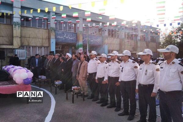 مراسم نواختن زنگ نمادین آغاز سال تحصیلی ۱۴۰۳-۱۴۰۲ در منطقه ۱۵
