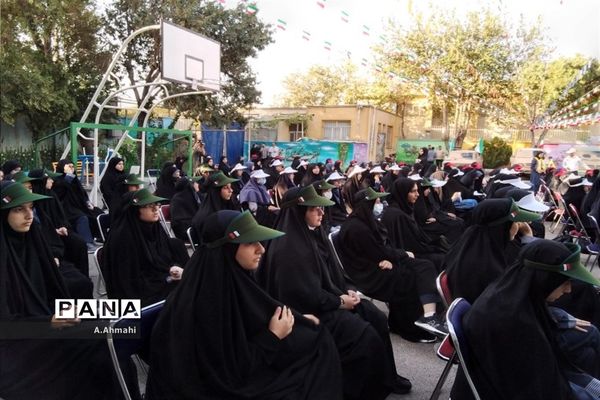 مراسم نواختن زنگ نمادین آغاز سال تحصیلی ۱۴۰۳-۱۴۰۲ در منطقه ۱۵