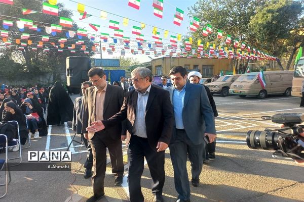 مراسم نواختن زنگ نمادین آغاز سال تحصیلی ۱۴۰۳-۱۴۰۲ در منطقه ۱۵