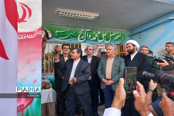 مراسم نواختن زنگ نمادین آغاز سال تحصیلی ۱۴۰۳-۱۴۰۲ در منطقه ۱۵