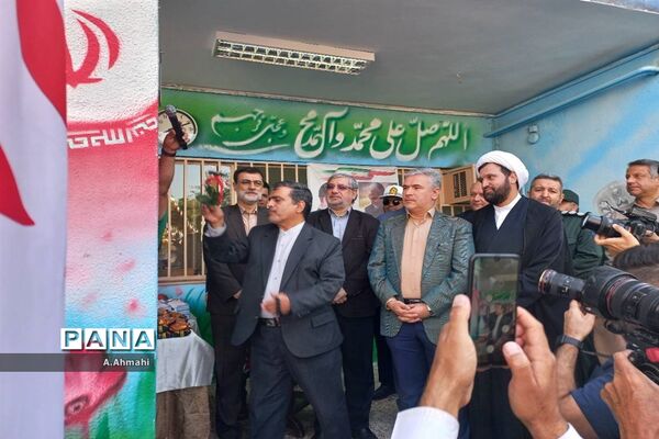 مراسم نواختن زنگ نمادین آغاز سال تحصیلی ۱۴۰۳-۱۴۰۲ در منطقه ۱۵
