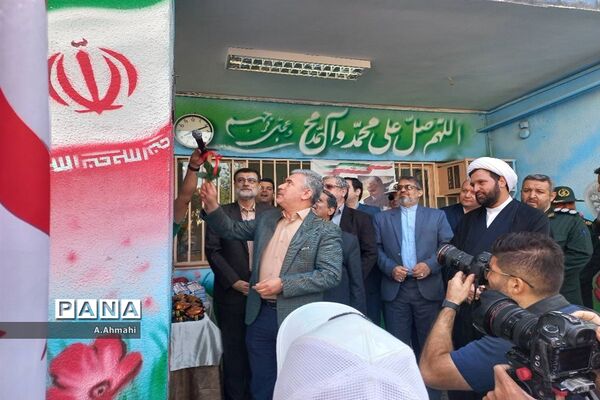 مراسم نواختن زنگ نمادین آغاز سال تحصیلی ۱۴۰۳-۱۴۰۲ در منطقه ۱۵