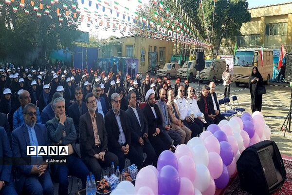 مراسم نواختن زنگ نمادین آغاز سال تحصیلی ۱۴۰۳-۱۴۰۲ در منطقه ۱۵
