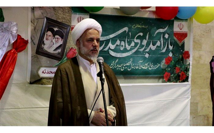 به‌کارگیری تمام توان خود به‌منظور تربیت اخلاقی و علمی دانش‌آموزان