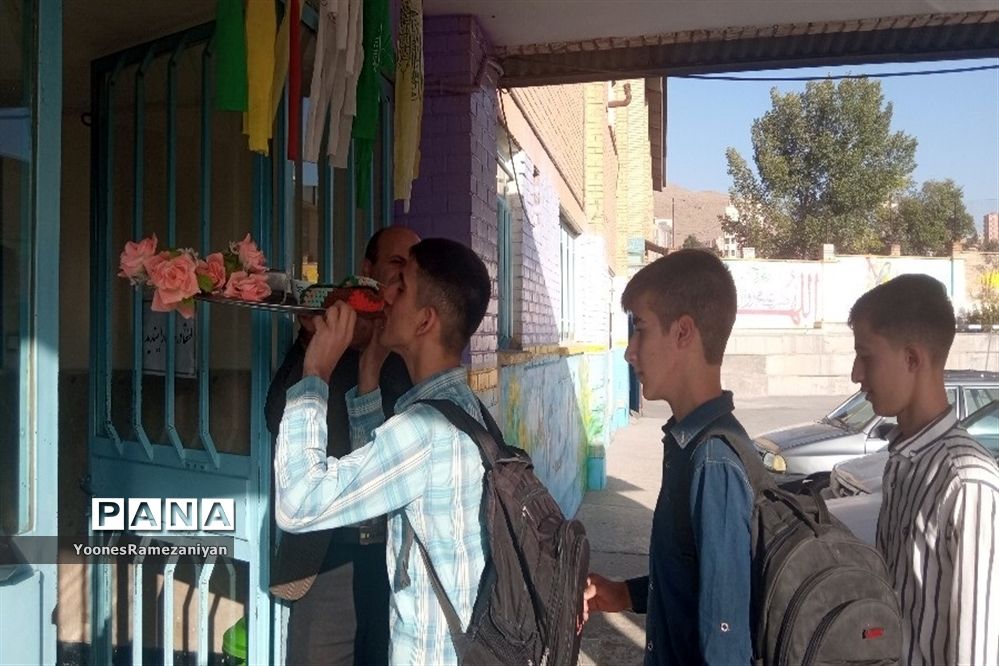 شروع ماه مهر، ماه علم و معرفت در دبیرستان علوم و معارف اسلامی شهرکرد