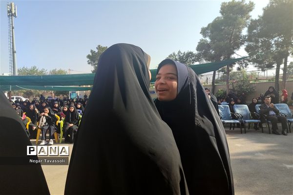 نواختن زنگ مهر در مدرسه شاهد 16 ناحیه چهار شیراز