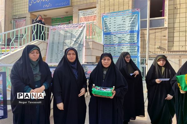 نواختن زنگ مهر در مدرسه شاهد 16 ناحیه چهار شیراز