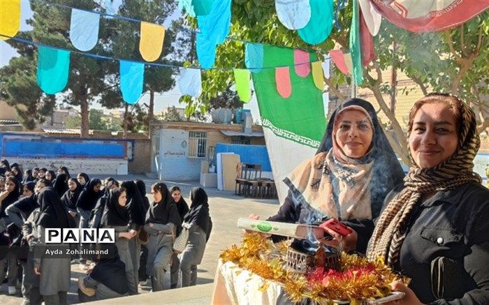 برگزاری جشن بازگشایی مدارس در دبیرستان هاجر رباط‌کریم/فیلم