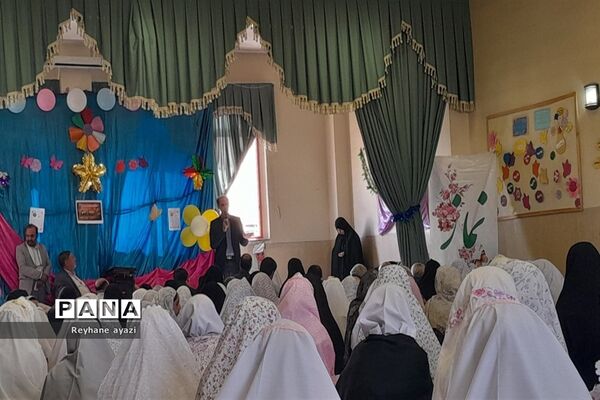اقامه اولین نماز جماعت در مدرسه ۱۷ شهریور ناحیه ۵ شهر اصفهان