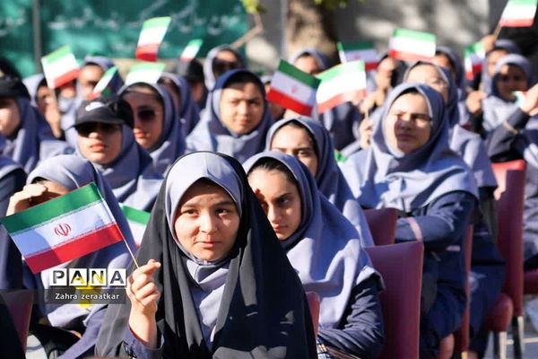 نواخته شدن زنگ آغاز سال تحصیلی در مشهد با حضور معاون رئیس جمهوری در مشهد