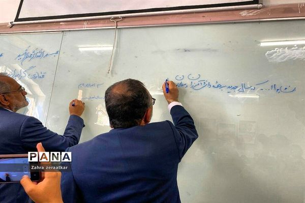 نواخته شدن زنگ آغاز سال تحصیلی در مشهد با حضور معاون رئیس جمهوری در مشهد
