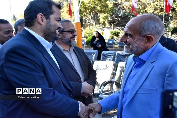 نواخته شدن زنگ آغاز سال تحصیلی در مشهد با حضور معاون رئیس جمهوری در مشهد