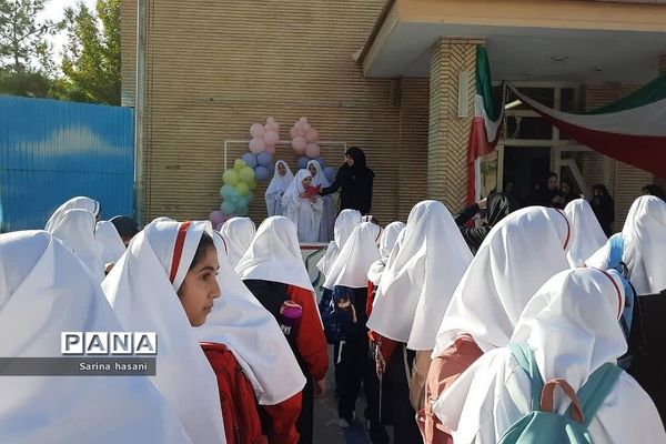 آیین بازگشایی ۳ مدرسه در رودهن همزمان با شروع سال تحصیلی جدید