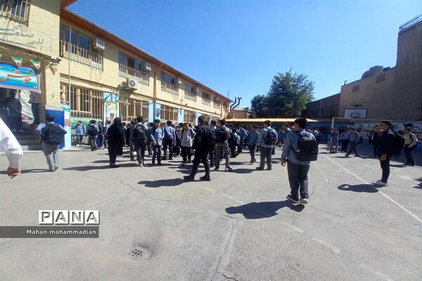 زنگ آغاز سال تحصیلی جدید در دبیرستان سلمان پارسی