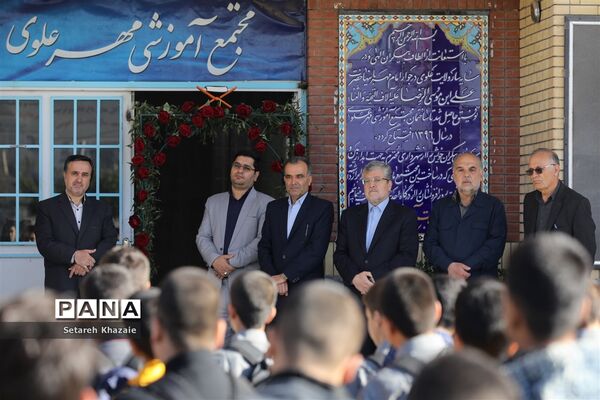 نواختن زنگ آغاز سال تحصیلی جدید توسط شهردار مشهد