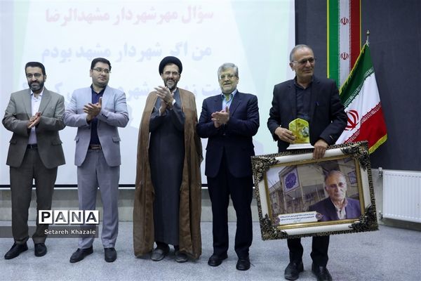 نواختن زنگ آغاز سال تحصیلی جدید توسط شهردار مشهد