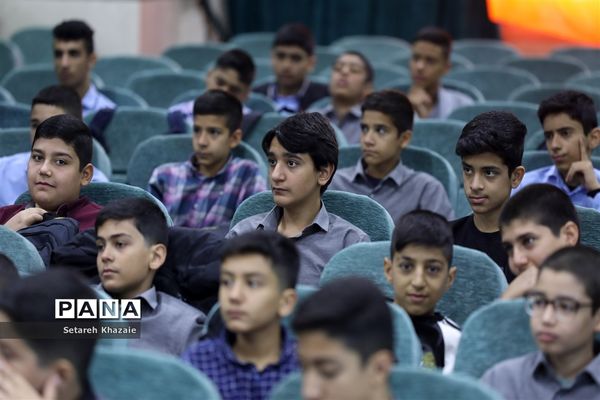 نواختن زنگ آغاز سال تحصیلی جدید توسط شهردار مشهد