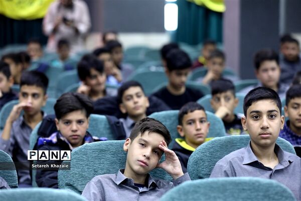نواختن زنگ آغاز سال تحصیلی جدید توسط شهردار مشهد