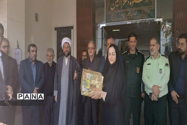 نواختن زنگ مهر در دبیرستان دخترانه نیکان سرخ رود